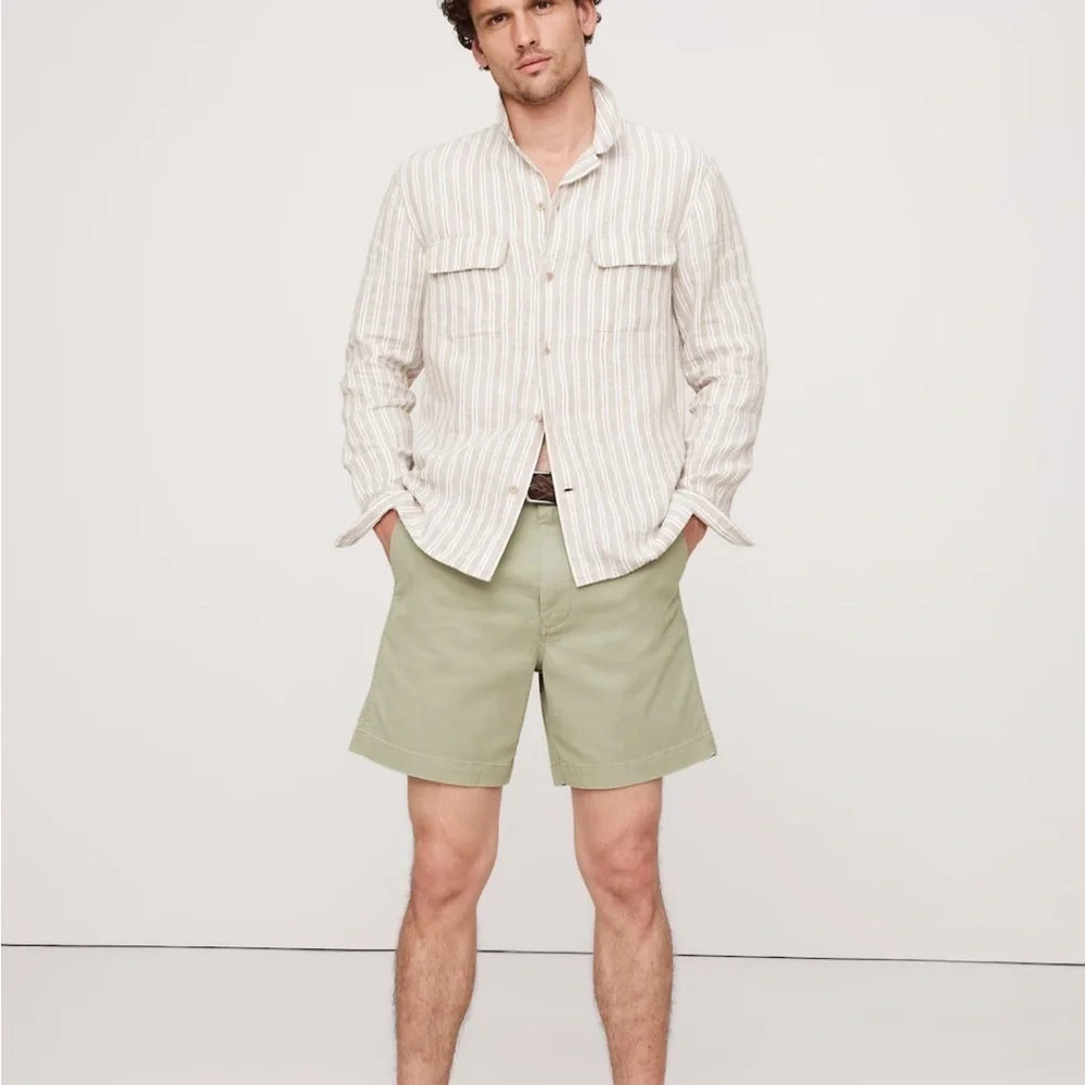 Banana Republic Lived in Chino 7” short New with tags. Men's Green Casual Shorts